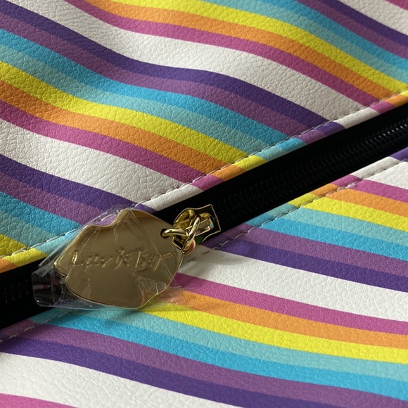 NEW Betsy Johnson LOVE LB Cruis Travel Tote - Picture 7 of 8